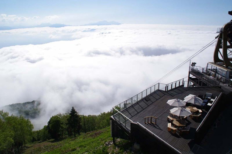 Sora Terrace Cafe bao phủ bởi mây
